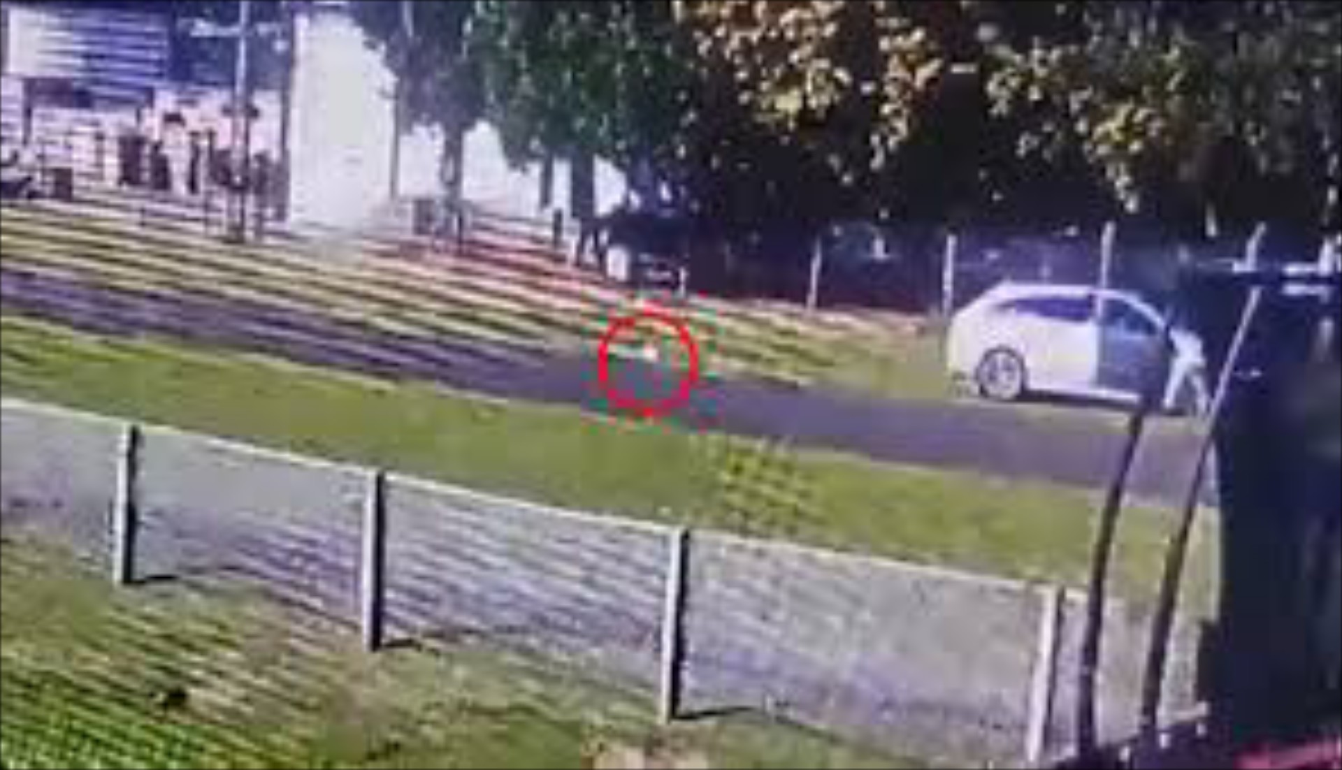 Video Σοκ: Έκλεψε ΙΧ από μαμά και παράτησε το μωρό στον δρόμο!