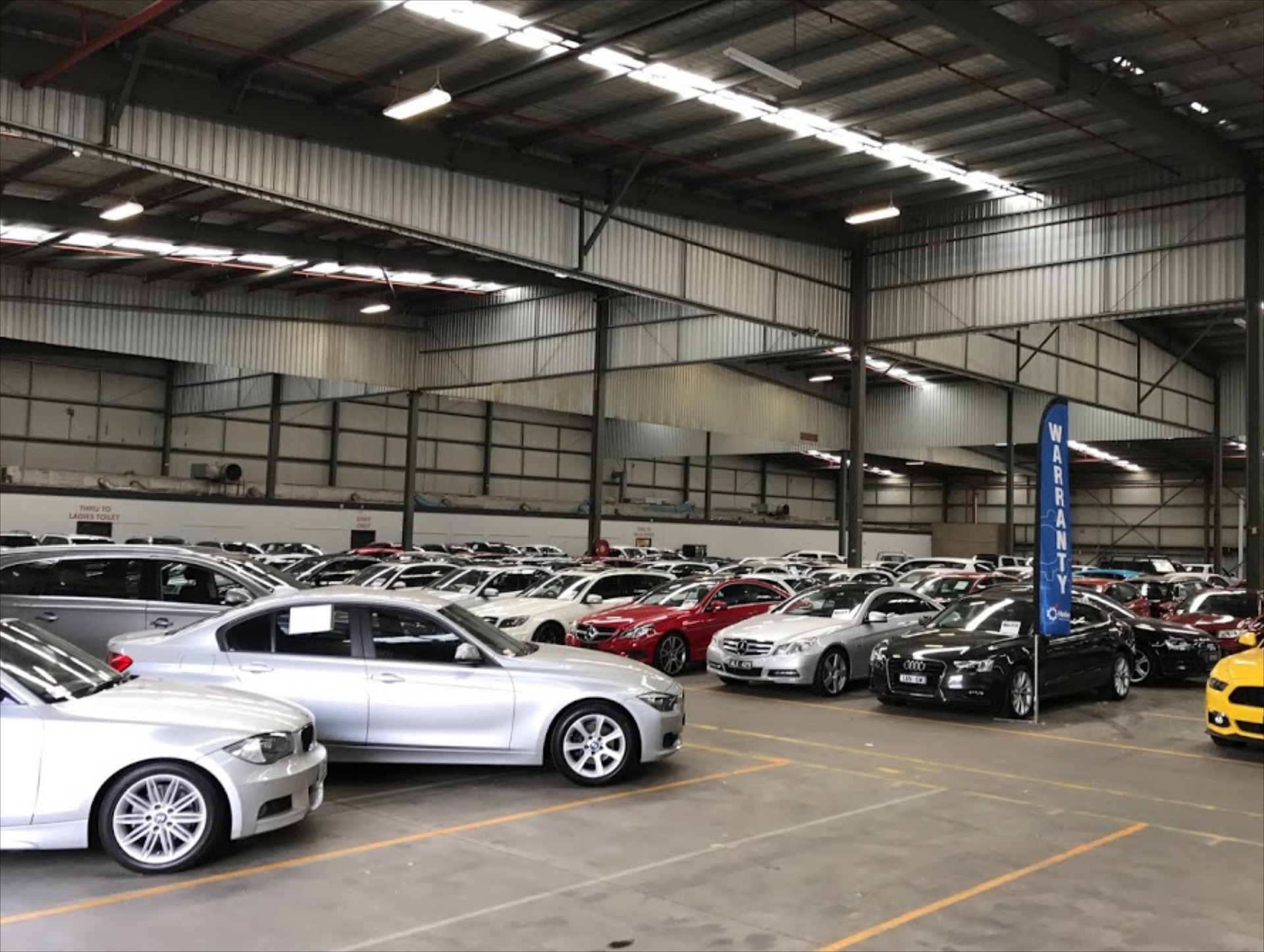 Ελλάδα: Πουλάνε Audi και Mercedes από 200 ευρώ – Δείτε πού και πότε 