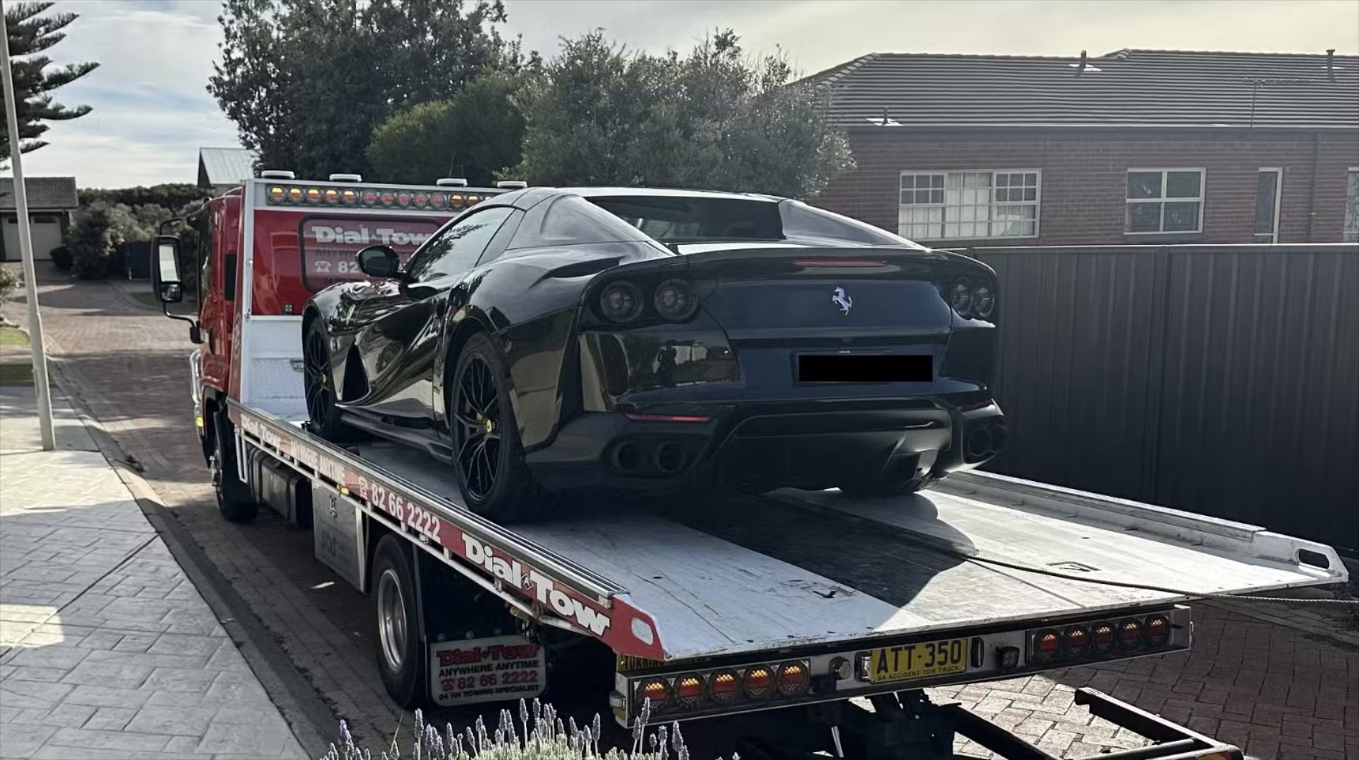 Η αστυνομία «έγδυσε» οδηγό Ferrari - Του κατάσχεσαν supercar 700.000 $