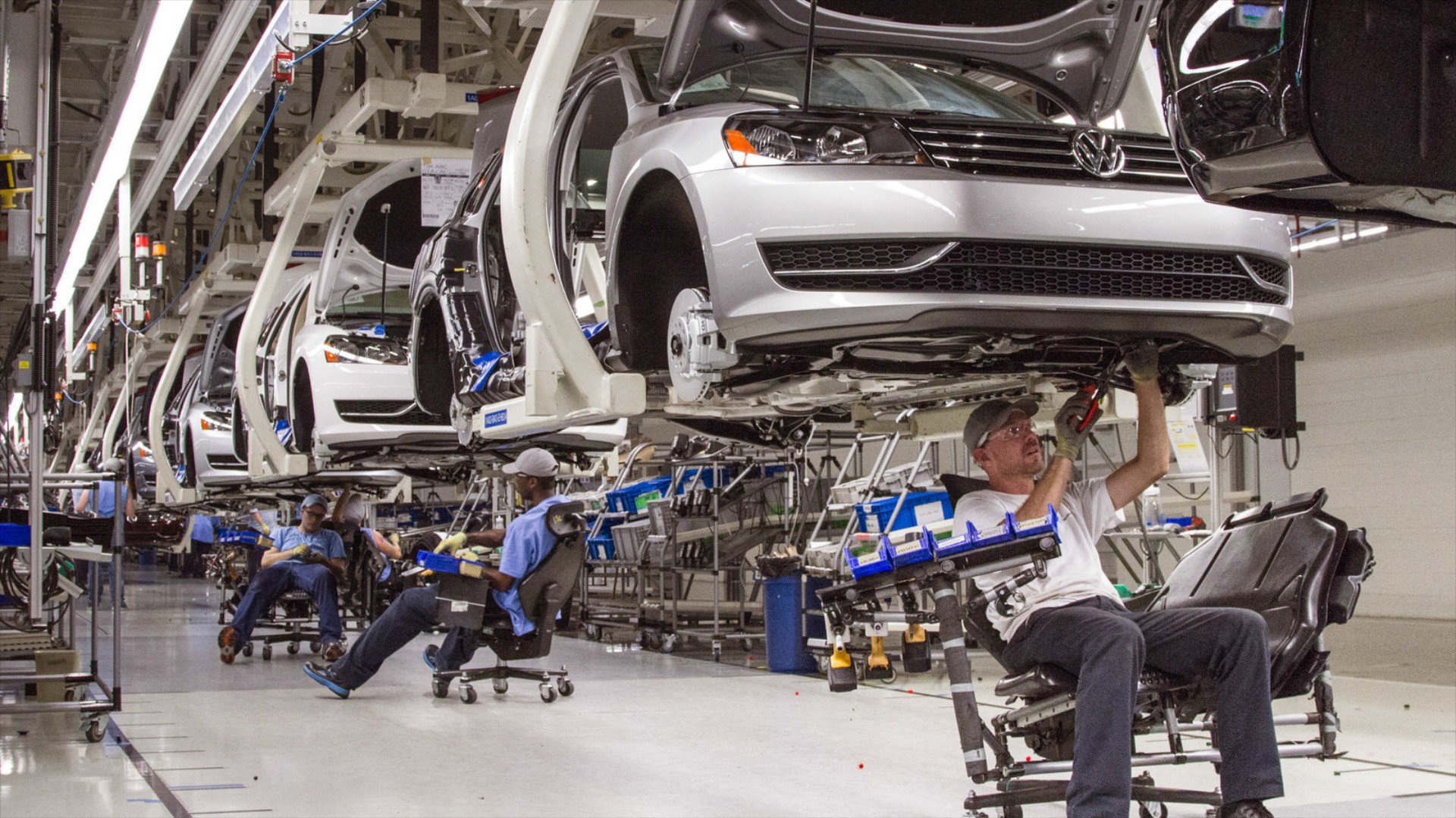 Volkswagen: Κόβει χρήματα από τα ηλεκτρικά – Επενδύει στα θερμικά σύνολα