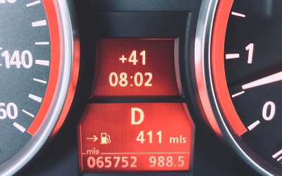 10 πράγματα που απαγορεύεται να έχετε στο αυτοκίνητο με τον καύσωνα