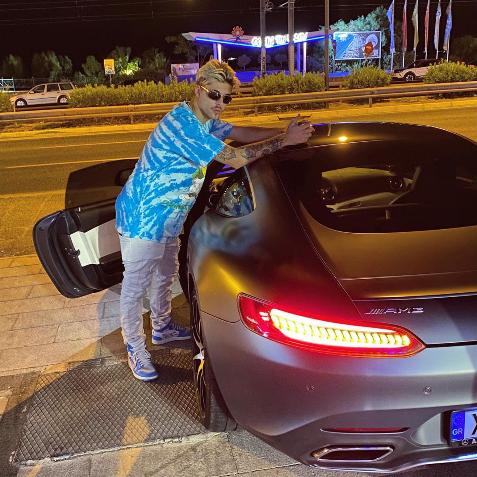 FY: Ο «πρίγκιπας» της trap κυκλοφορεί με supercar!