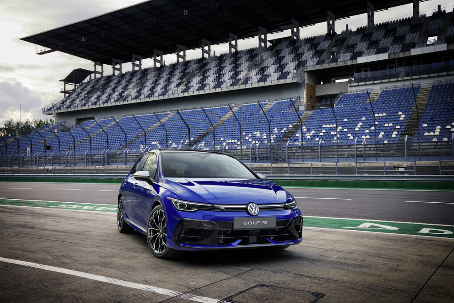 Επίσημο: Volkswagen Golf R – Το πιο ισχυρό Golf όλων των εποχών [τιμή]