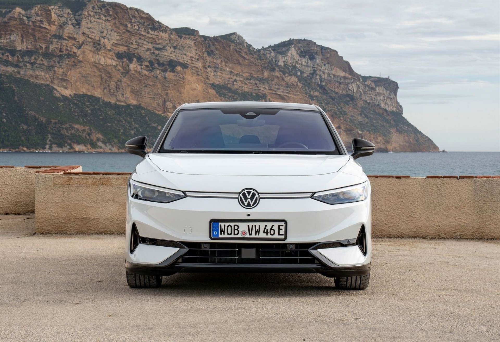 Volkswagen: Στην Ελλάδα το οικογενειακό μοντέλο με τα 700 km αυτονομίας 