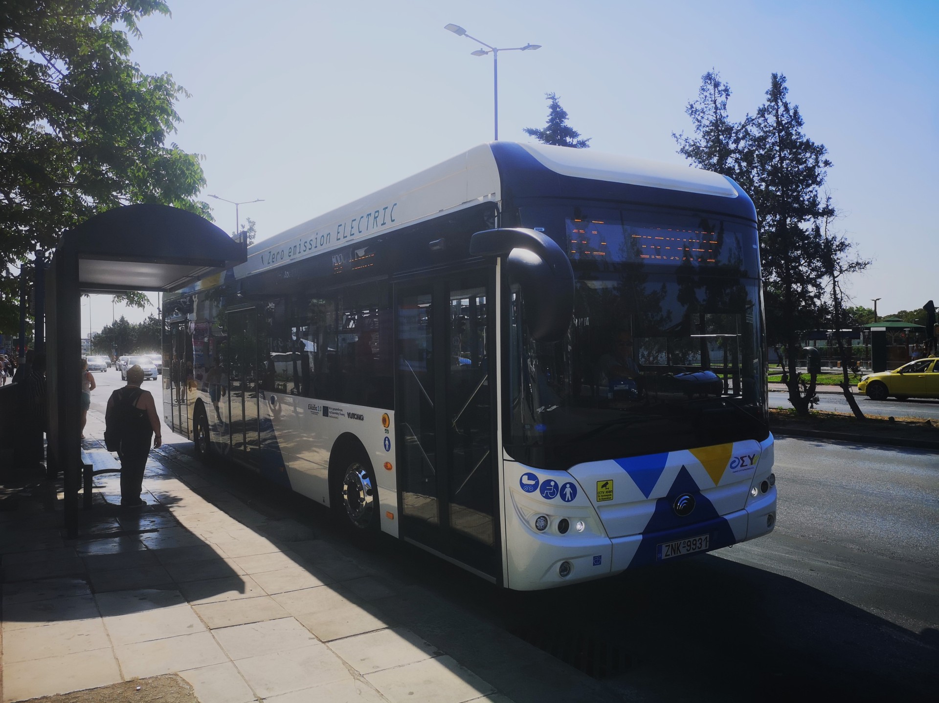 Αθήνα: Μπήκαμε σε ηλεκτρικό λεωφορείο με 40 βαθμούς – Τι γίνεται με αυτονομία και κλιματισμό;