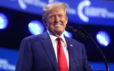 Κωλοτούμπα του Trump για τα ηλεκτρικά - Πήρε λεφτά από τον Musk