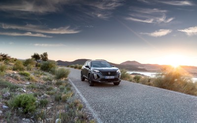 Peugeot 2008 Hybrid: Το premium SUV που καίει λιγότερο από ντίζελ!
