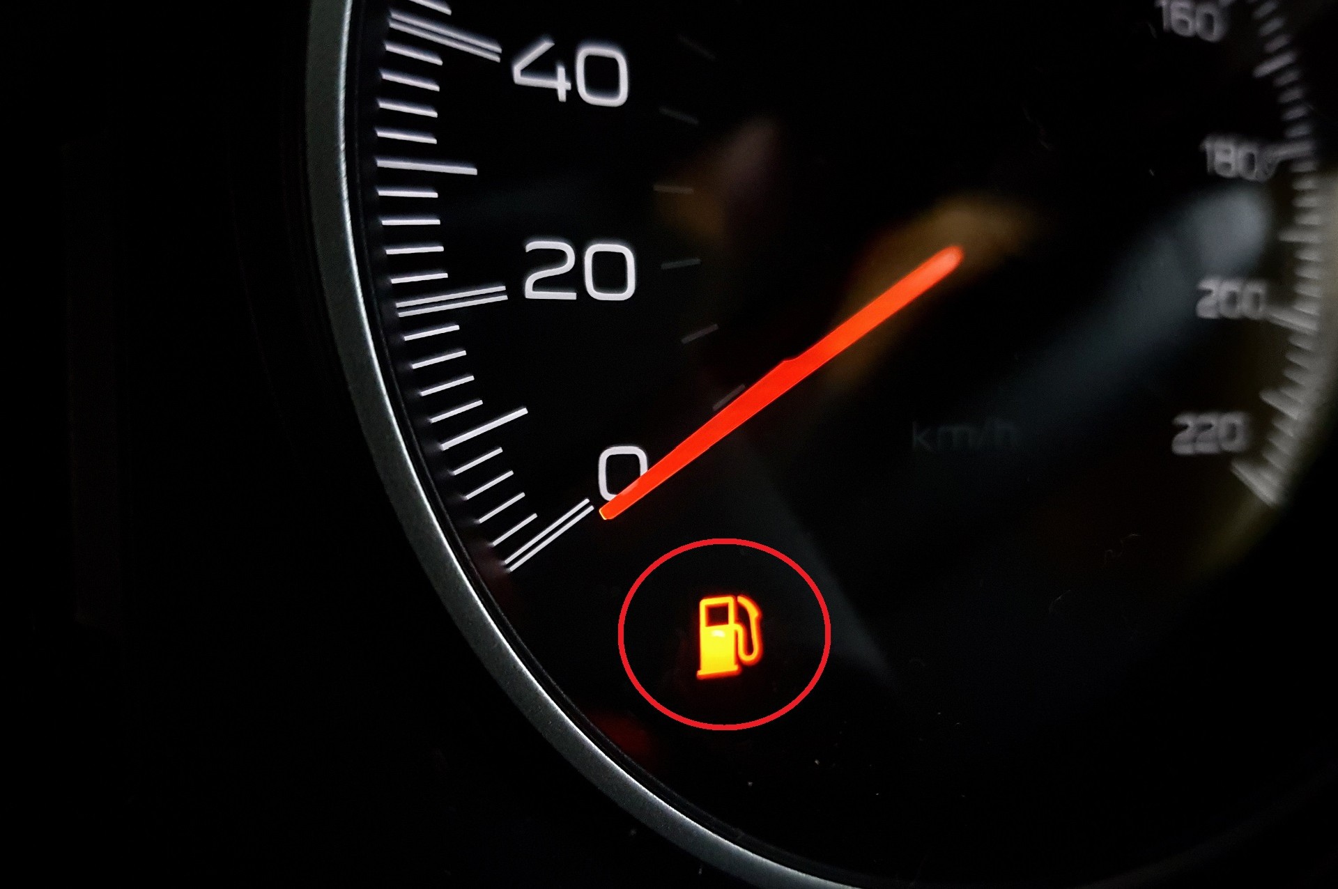 Άναψε το λαμπάκι βενζίνης - Πόσα χιλιόμετρα έχω ακόμα; 