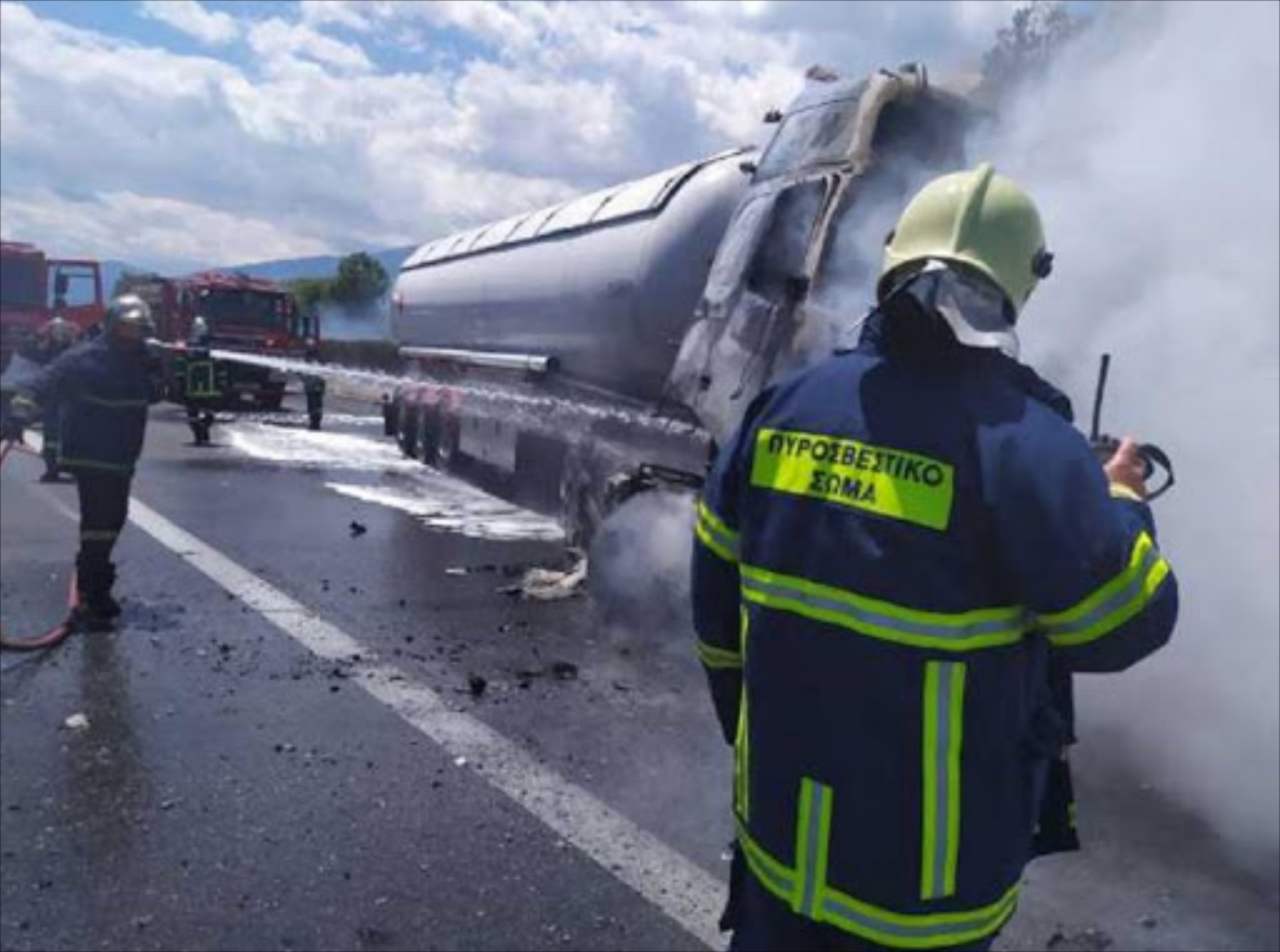 Έκτακτο: Έκλεισε η εθνική οδός – Τούμπαρε φορτηγό με υγραέριο 