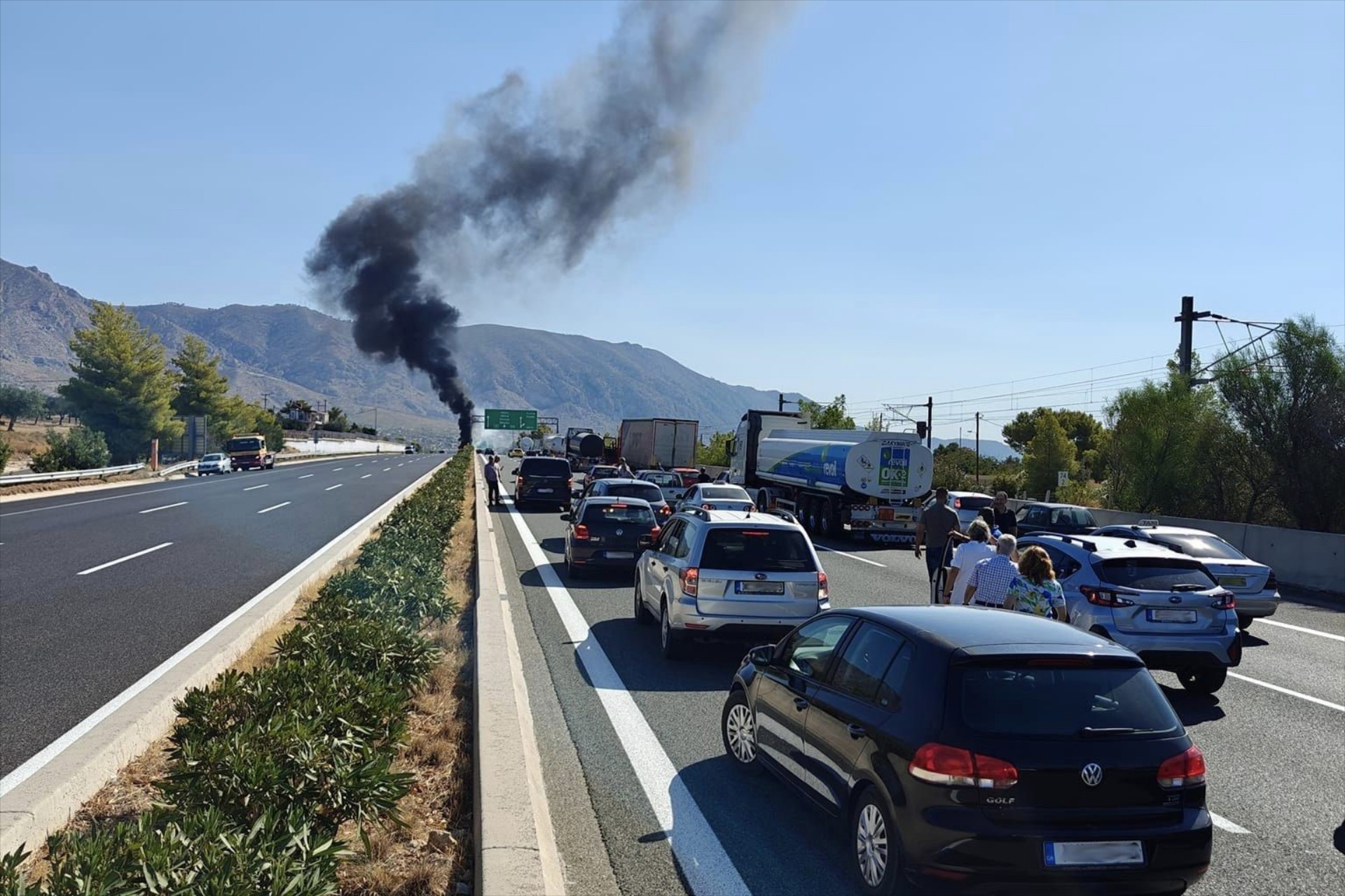 Ανατροπή βυτιοφόρου στην εθνική οδό – Έκλεισε η Αθηνών-Κορίνθου 