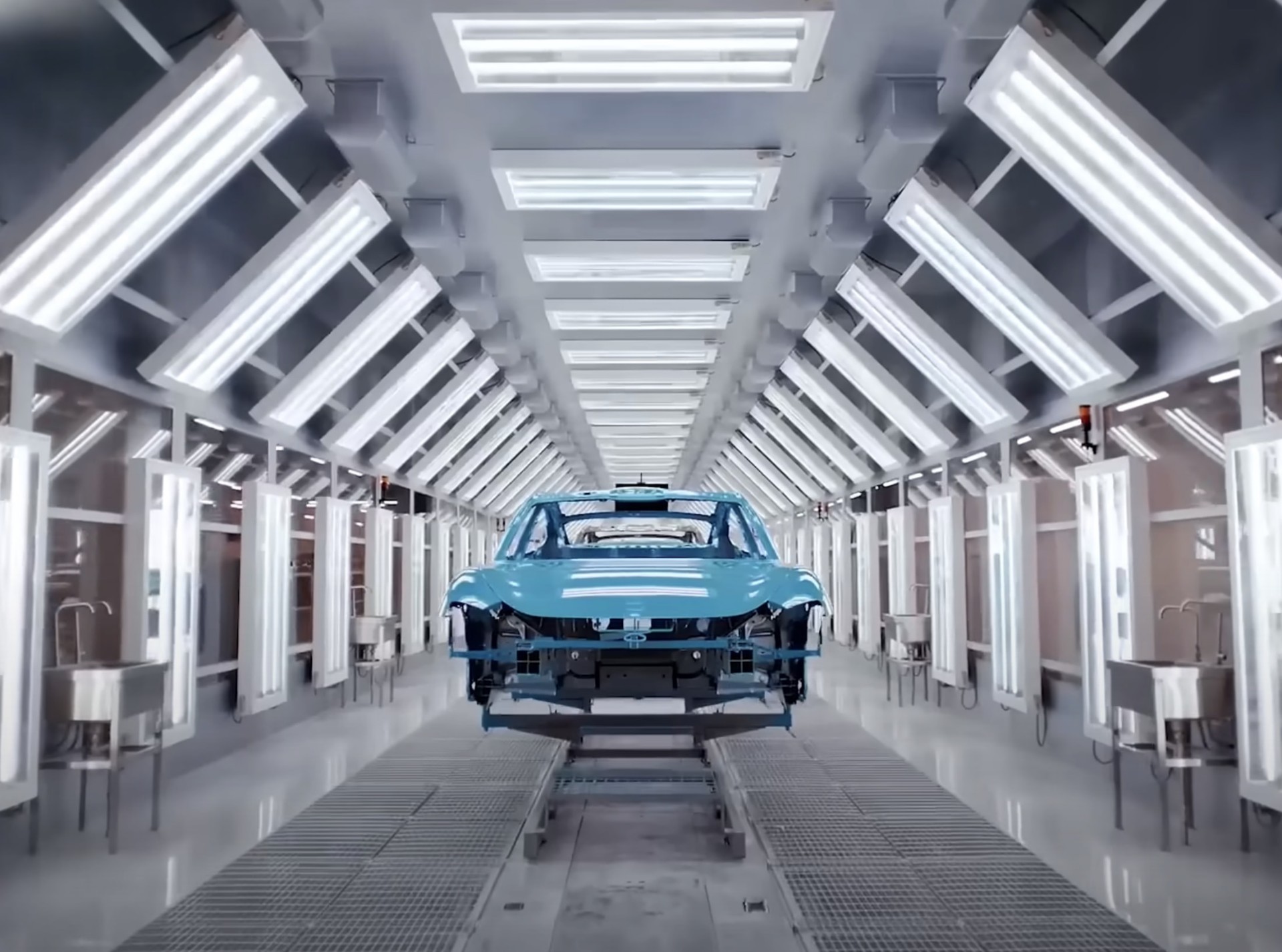 H εταιρεία που «χάνει» 8.200 € για κάθε ηλεκτρικό που πουλάει – Sold out η παραγωγή 