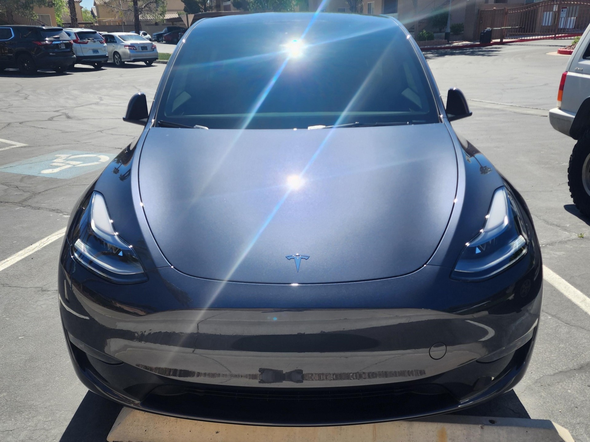Έκαναν φούρνο το Tesla Model Y – Πόσο παραπάνω καίει κάθε ώρα;