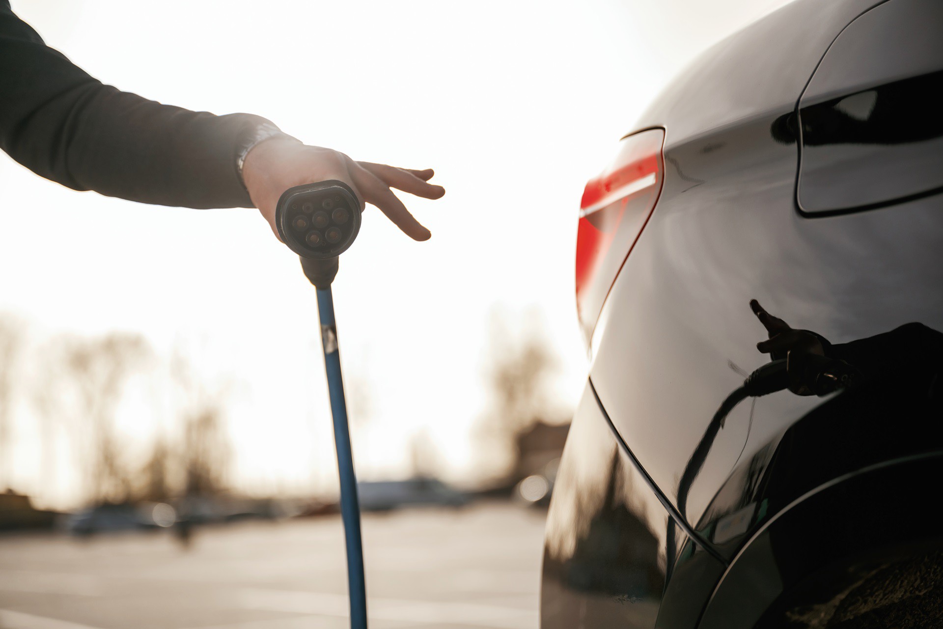 Τα μεταχειρισμένα ηλεκτρικά έχασαν 24,7% της αξίας τους σε 1 χρόνο - Το Top 3 των αυτοκινήτων

