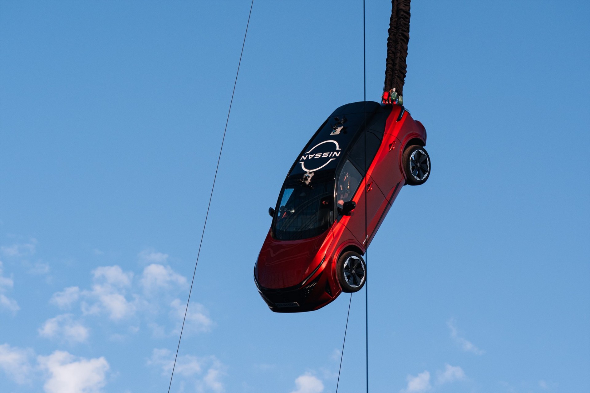 Το μεγάλο ρεκόρ του Nissan Qashqai – Έπεσε από τον ουρανό [video] 