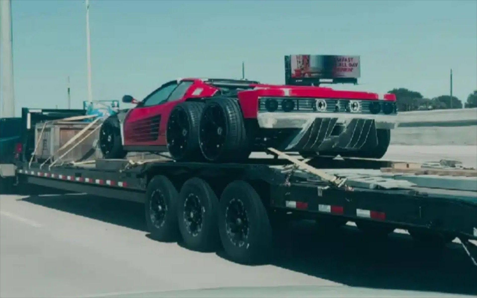 Ιεροσυλία! Μία Ferrari Testarossa έγινε τριαξονικό! [video]