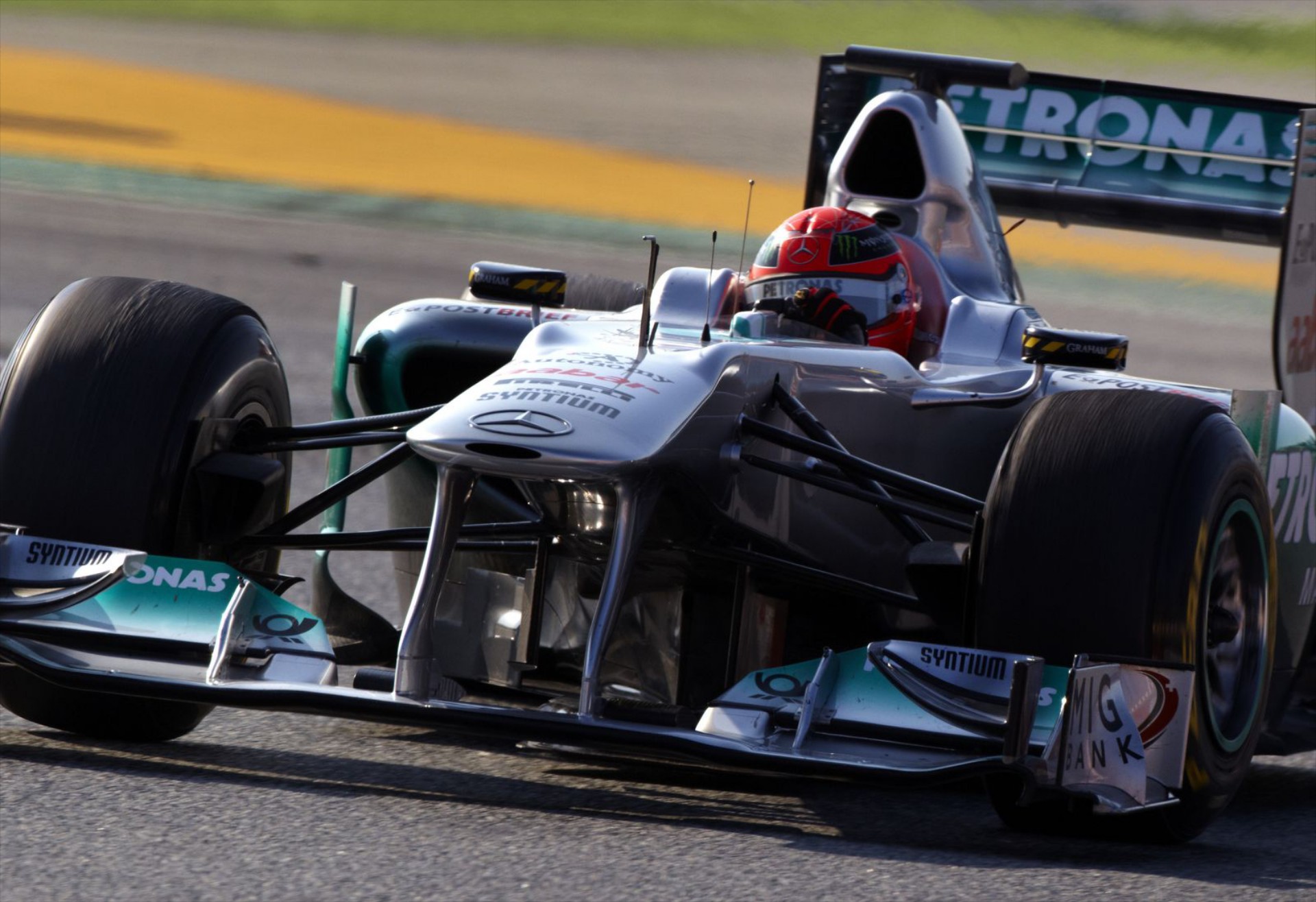 F1: Ταχύτερος όλων ο Schumacher με το νέο πακέτο της Mercedes