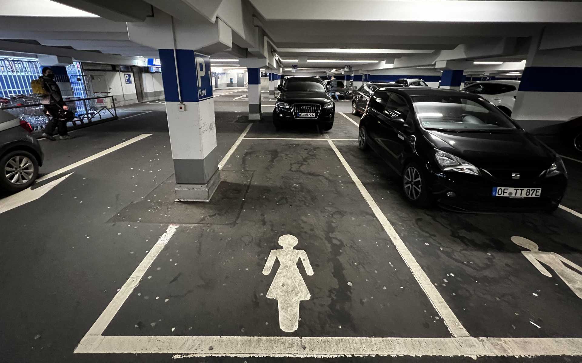 Θέσεις πάρκινγκ μόνο για γυναίκες - Για ποιον λόγο τις φτιάχνουν! 