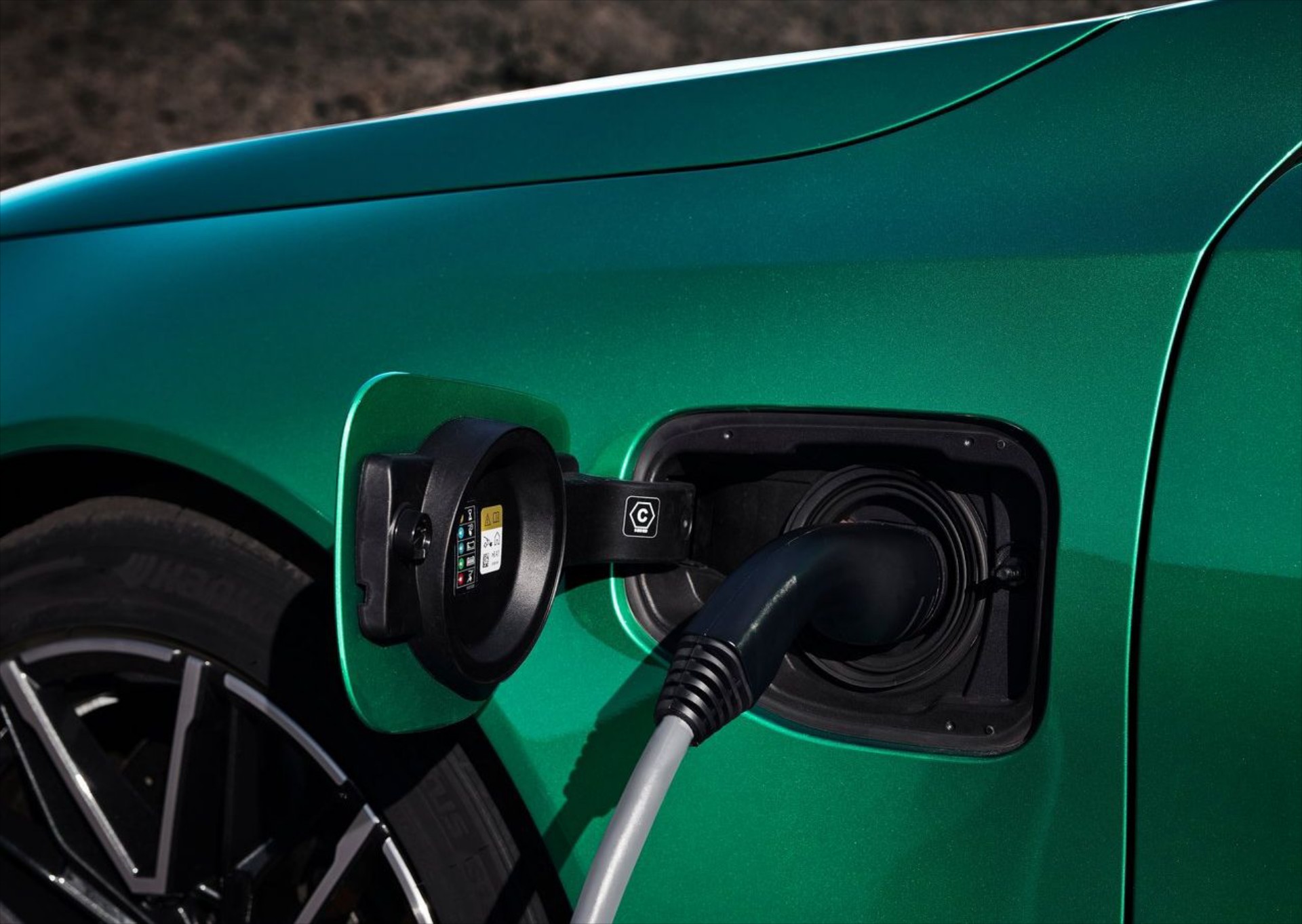 Μπαταρία για plug in hybrid με αυτονομία 400 km – Χρειάζεται κανείς ηλεκτρικό;  