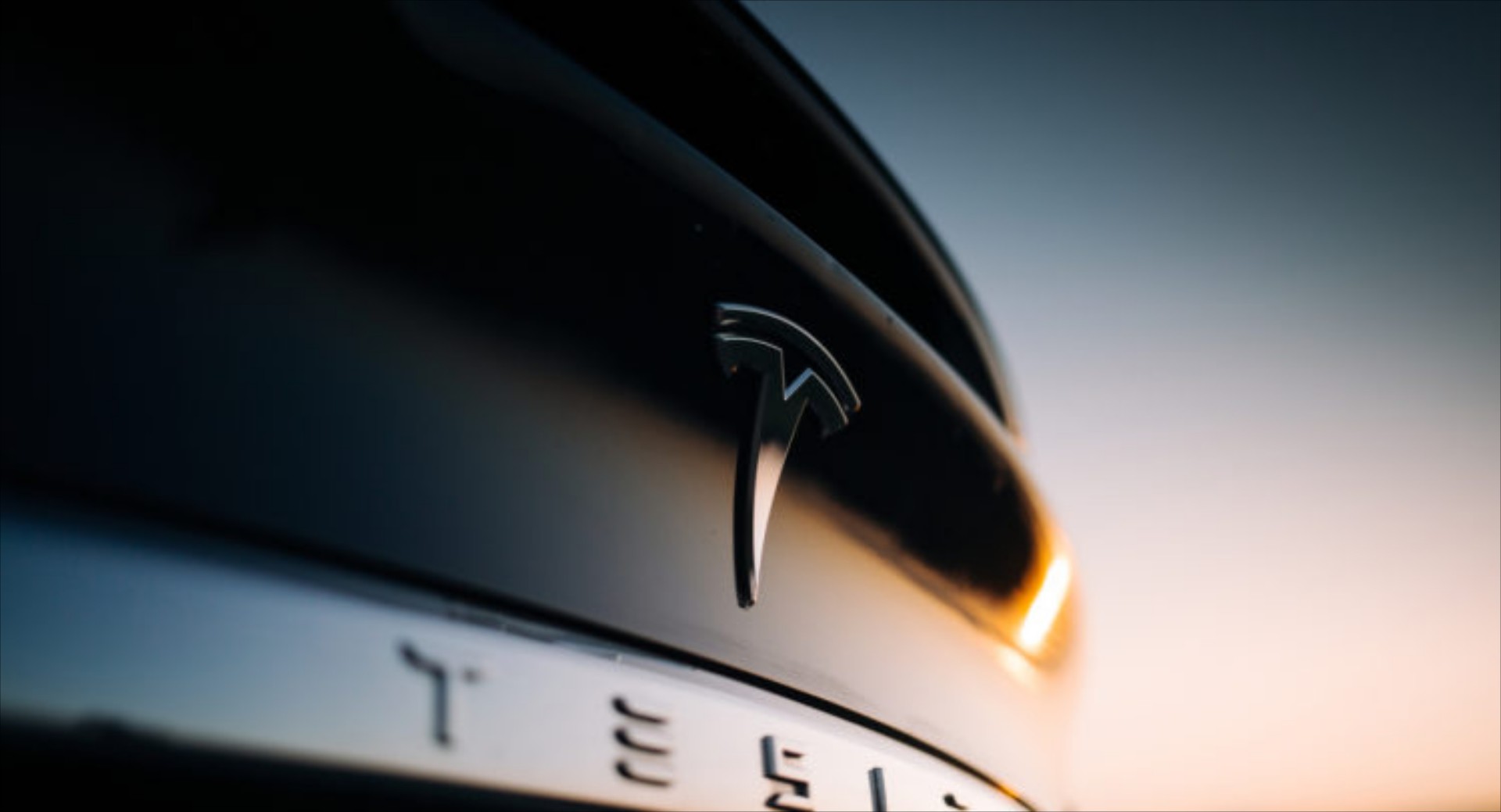 H Tesla ξεπέρασε σε αξία το 1 τρις δολάρια – Εταιρείες κολοσσοί πίσω της 