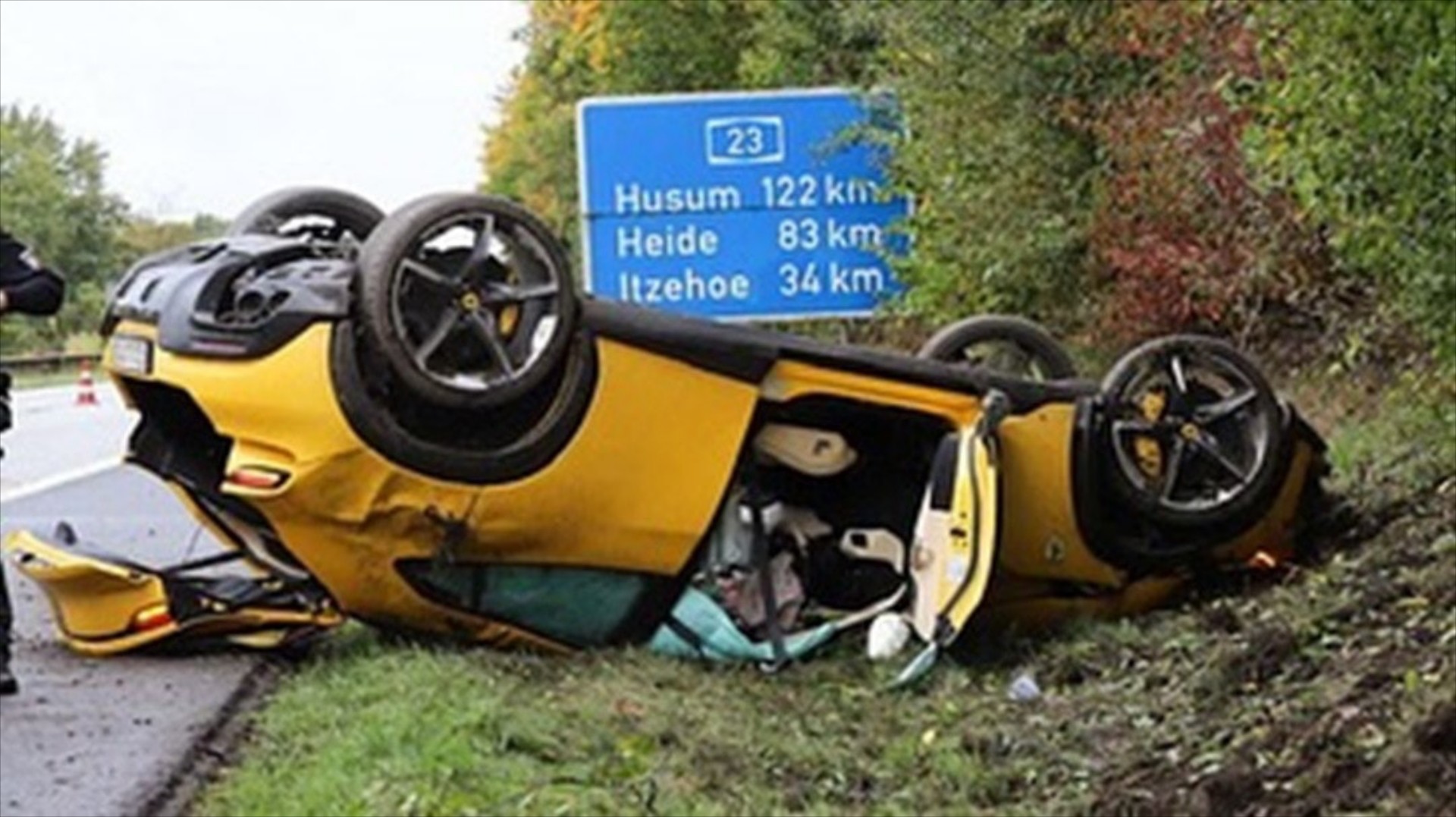 Γιαγιά 84 χρονών τούμπαρε Ferrari Purosangue με 300 km/h