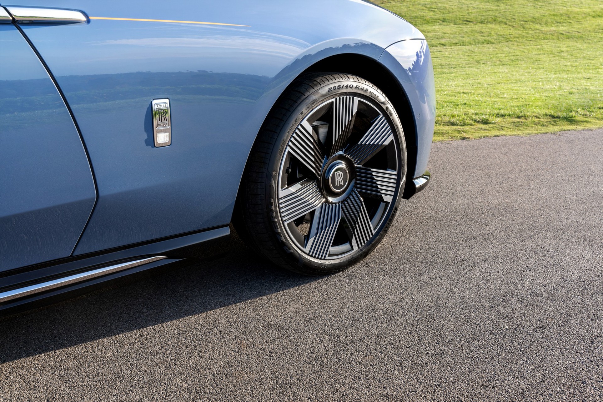 Πουλήθηκε στην Ελλάδα Rolls-Royce αξίας 400.000 ευρώ – Δείτε σε ποια περιοχή