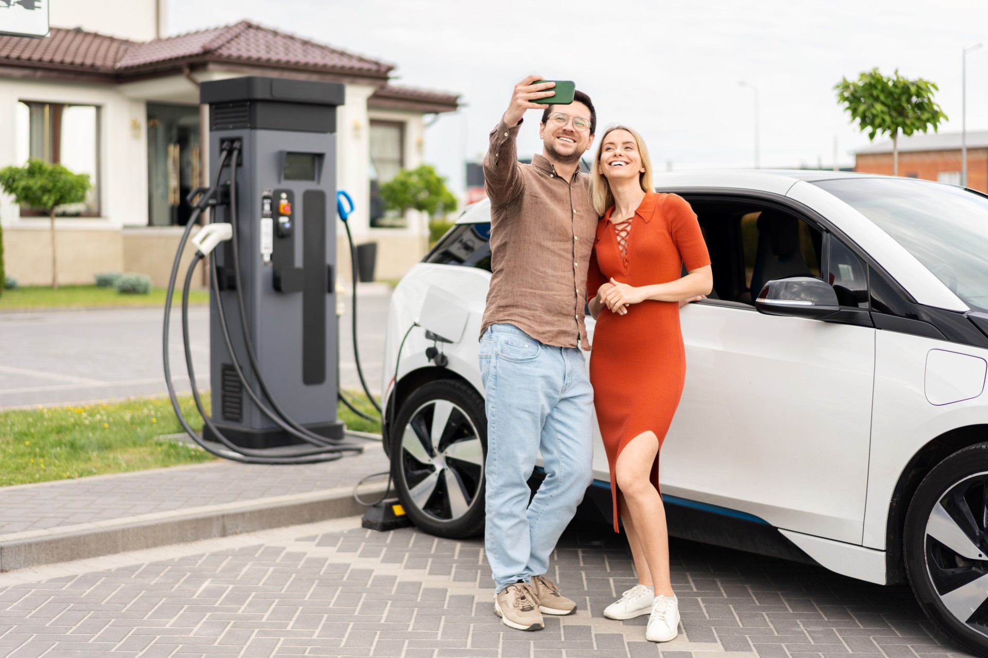 «Ποτέ ξανά βενζίνη» λένε όσοι πήραν ηλεκτρικό – Γιατί;