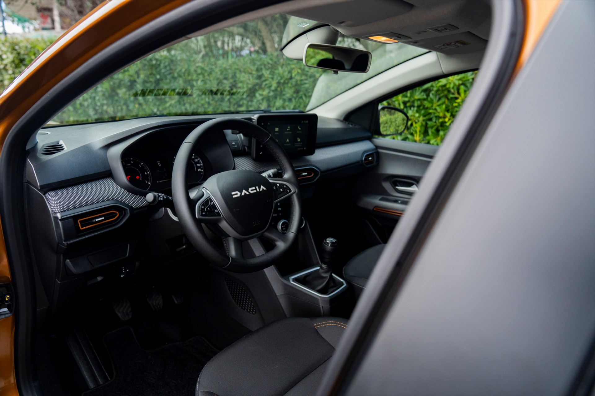 Ποιο Dacia αγοράζεις με 5 ευρώ την ημέρα – Είναι crossover και καίει 5,2 lt στα 100 km