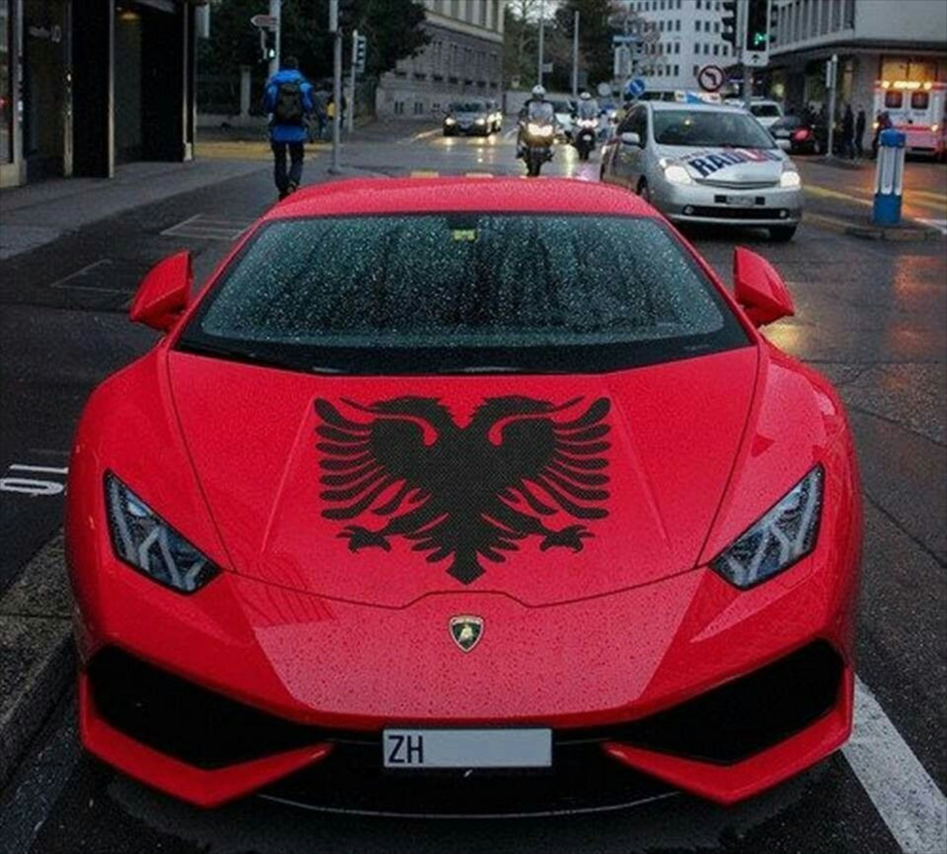 Ελλάδα ή Αλβανία; Πού πωλούνται περισσότερα αυτοκίνητα; Τι γίνεται στα ηλεκτρικά;