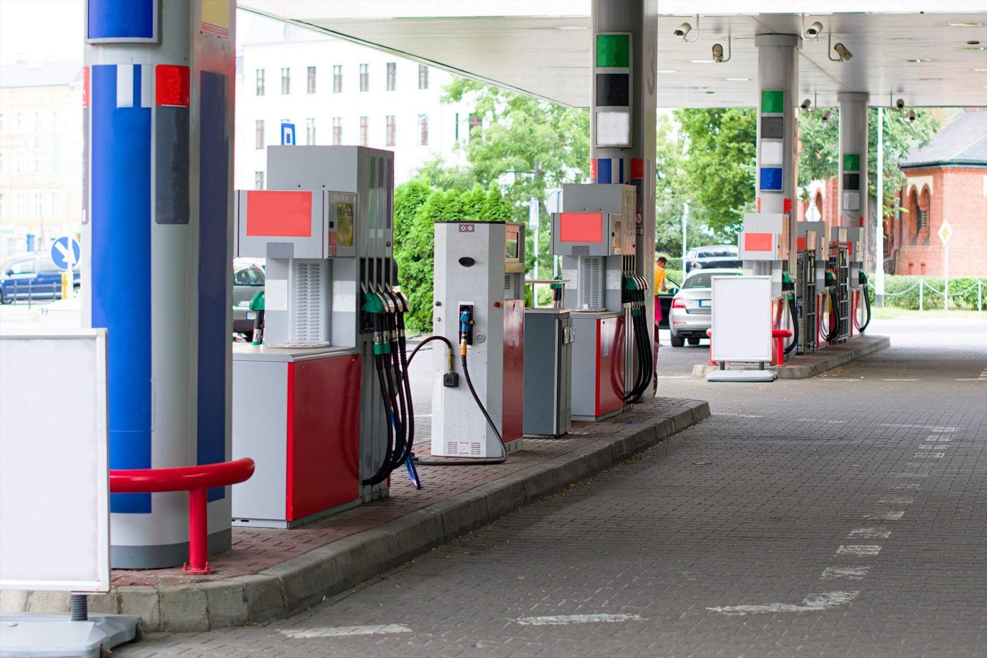 Γιατί έκλεισαν χιλιάδες πρατήρια καυσίμων στην Ευρώπη; Τι γίνεται στην Ελλάδα;