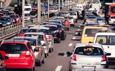 Η ΑΑΔΕ ξεκινά τις διασταυρώσεις – Βαριά πρόστιμα για ανασφάλιστα οχήματα, απλήρωτα τέλη και ΚΤΕΟ