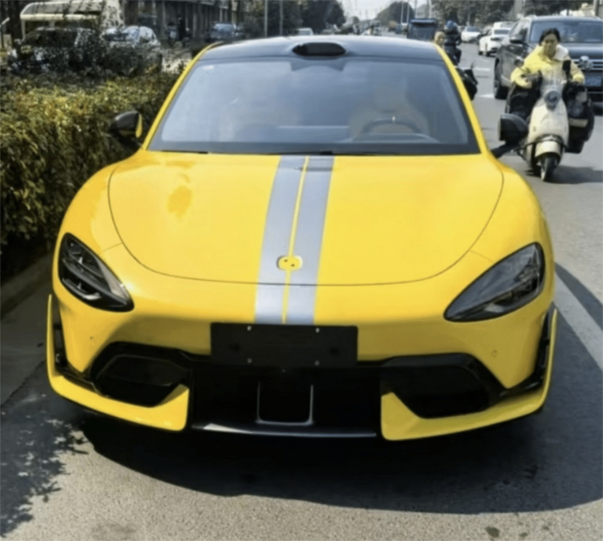 Κάποτε έκλεβαν σήματα Mercedes-Benz, τώρα κλέβουν Xiaomi - Γιατί;