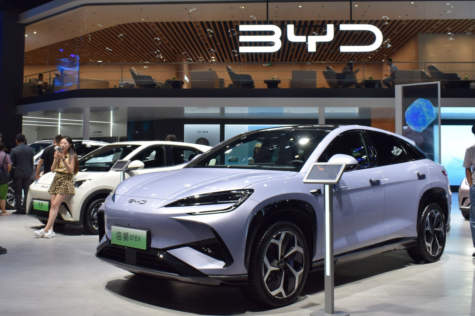 Η BYD βάζει τέλος στη βενζίνη – Φέρνει ηλεκτρικά που φορτίζουν σε 5 λεπτά