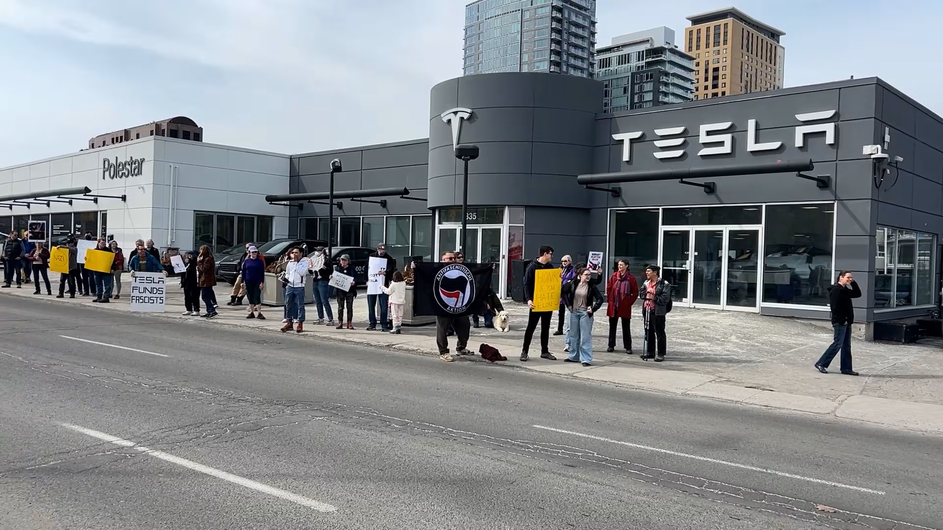 Σκάνδαλο στην Tesla – Διέρρευσαν προσωπικά στοιχεία και ονόματα όλων των οδηγών