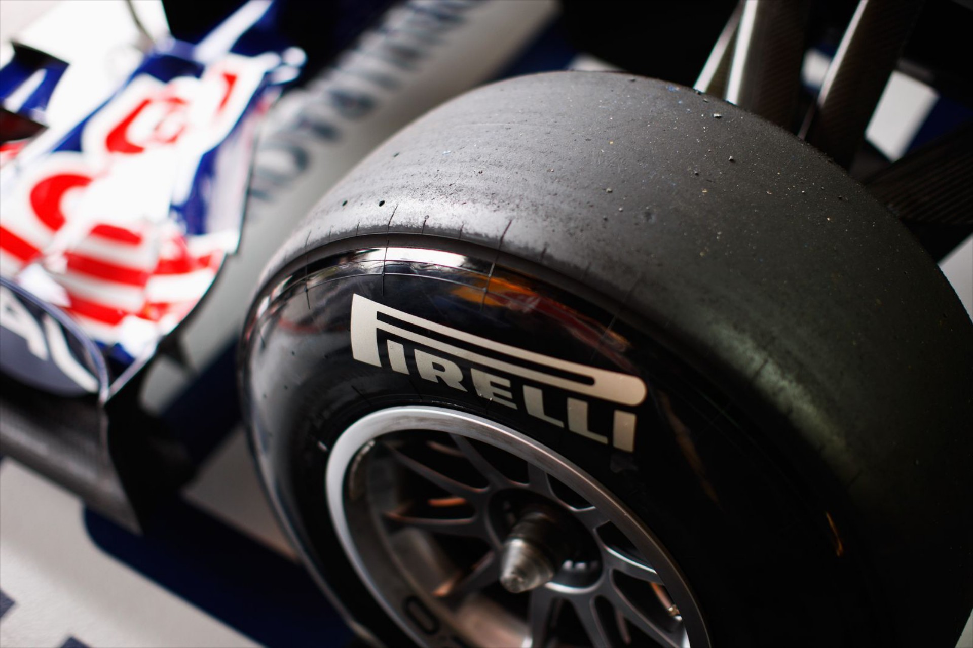 F1: H Pirelli προβλέπει 4 πιτ στοπ στην Μαλαισία
