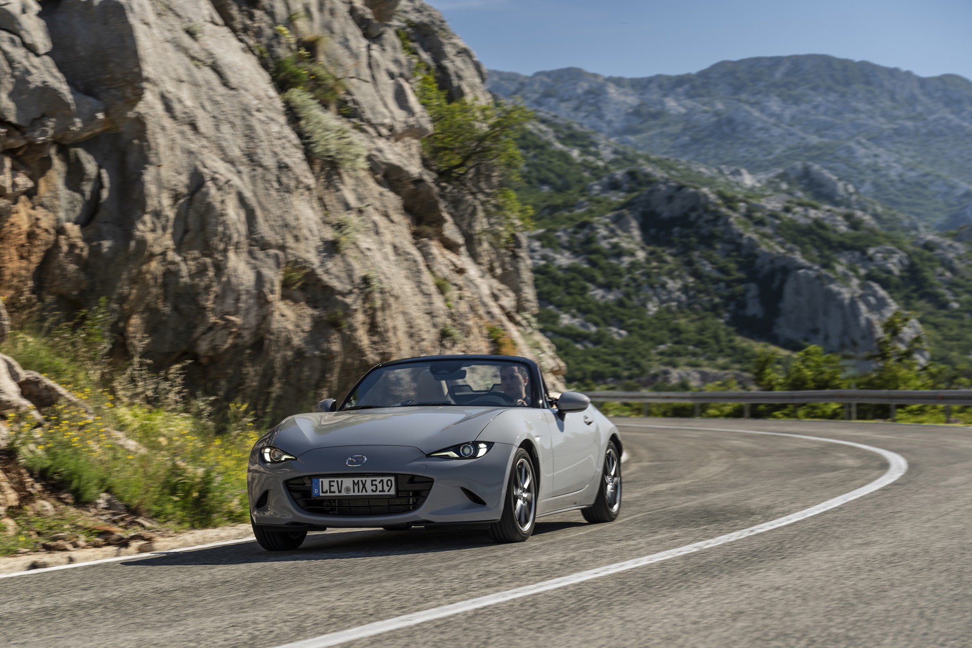 Mazda MX-5: Ατμοσφαιρική και χειροκίνητη η νέα γενιά 
