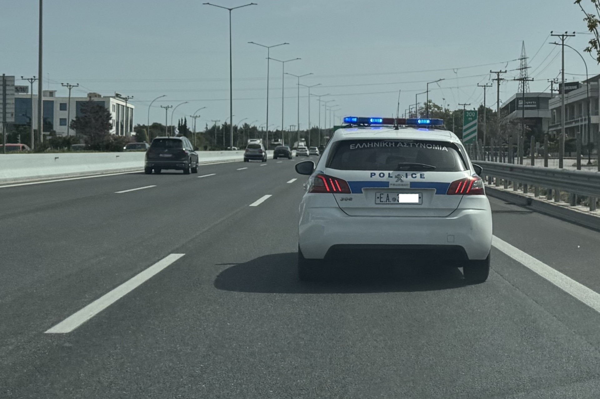 Σαρώνουν τα ραντάρ στην Ελλάδα – Σε ποιον δρόμο χτύπησαν αυτοκίνητο με 200 km/h – Έχει όριο 80 km/h