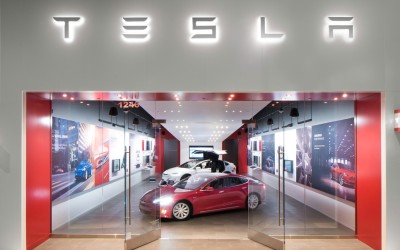 Οι ιδιοκτήτες Tesla ζουν ένα δράμα – Που τους στοιχίζει σχεδόν 2.000 ευρώ