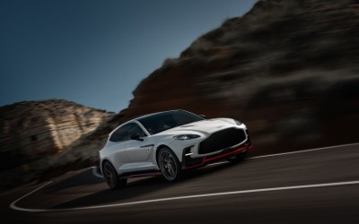 To ισχυρότερο θερμικό SUV ανήκει στην Aston Martin - Ξεπέρασε Lamborghini και Ferrari