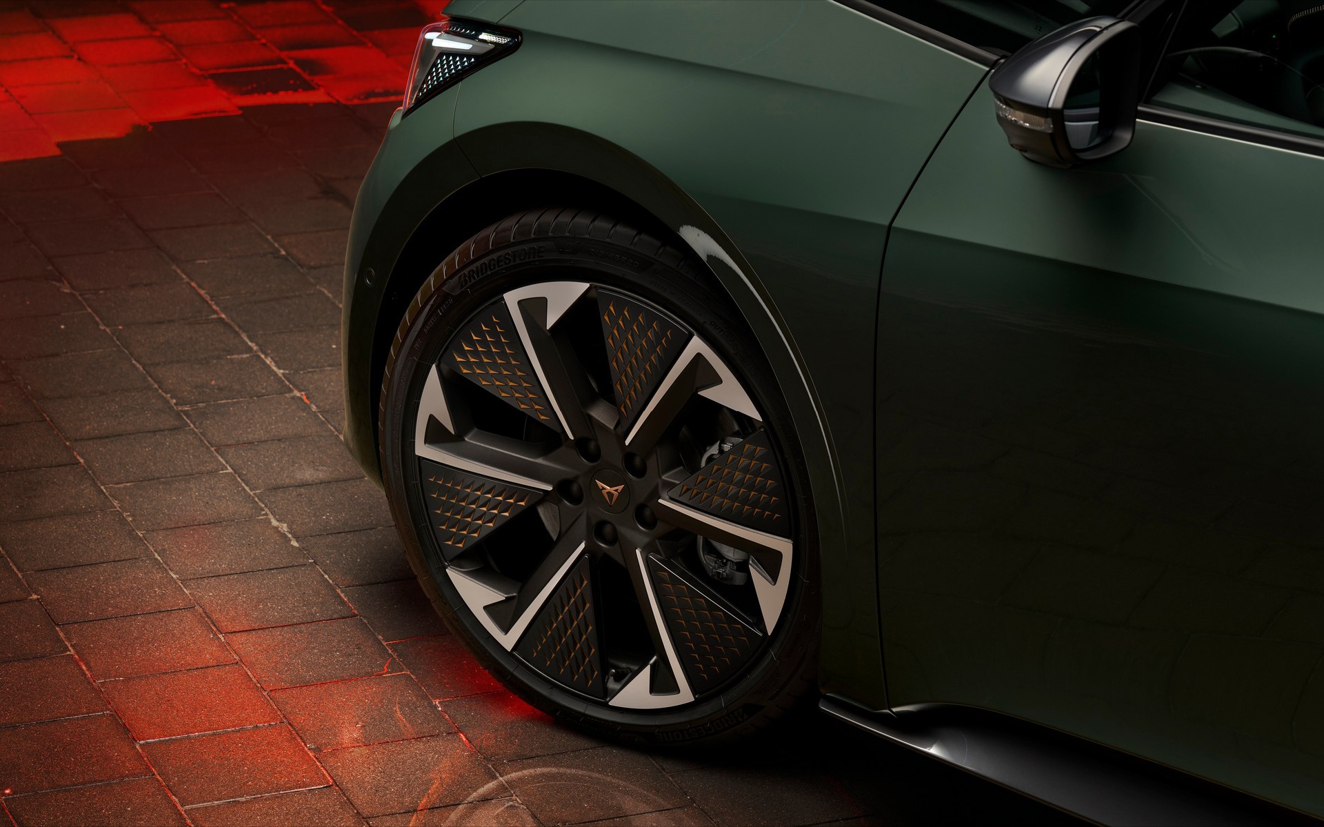 To ηλεκτρικό hot hatch φθηνότερο κατά 6.000 ευρώ! 