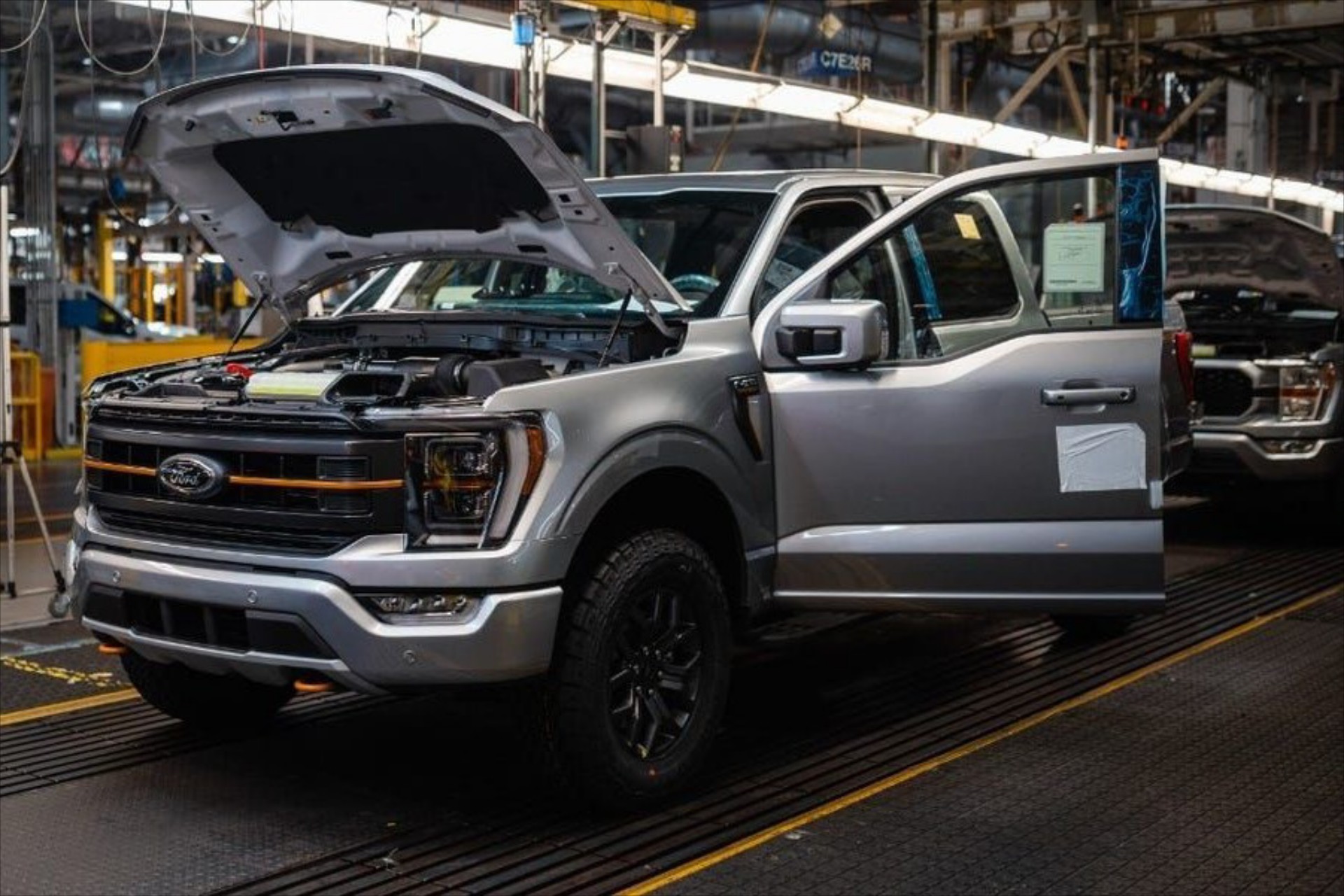Η ληστεία της χρονιάς έγινε στη Ford – Υπάλληλος έκλεψε ανταλλακτικά εκατομμυρίων