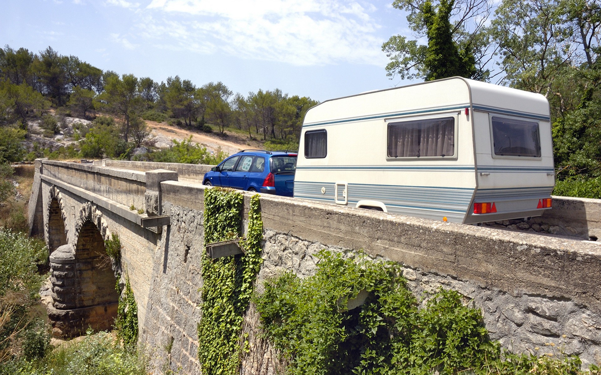 Τροχόσπιτο: Τι ορίζει ο νόμος για τη στάση και τη στάθμευση;