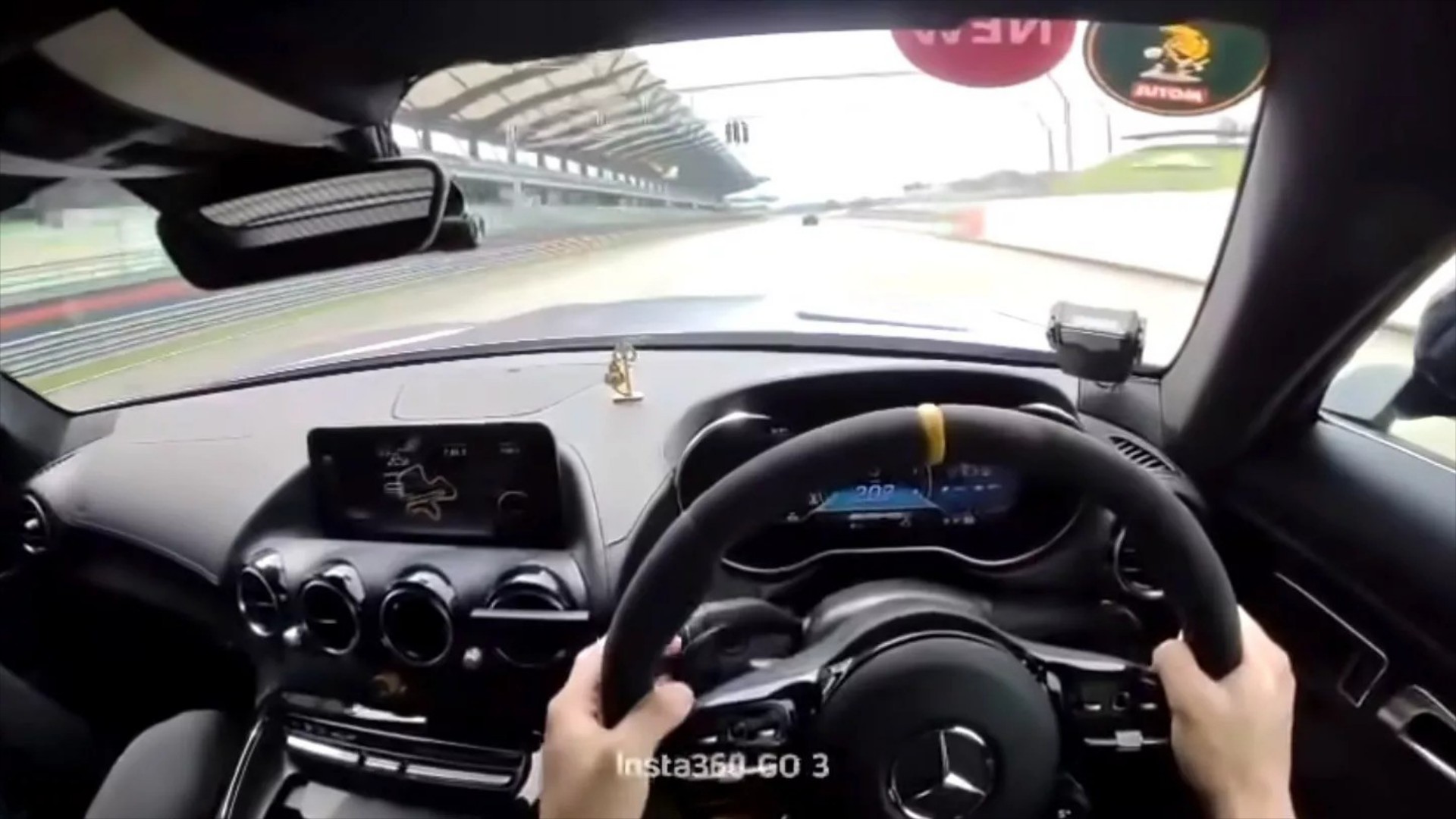 Mercedes-AMG GT βγήκε με 230 km/h - Διαλύθηκε τελειώς [video]