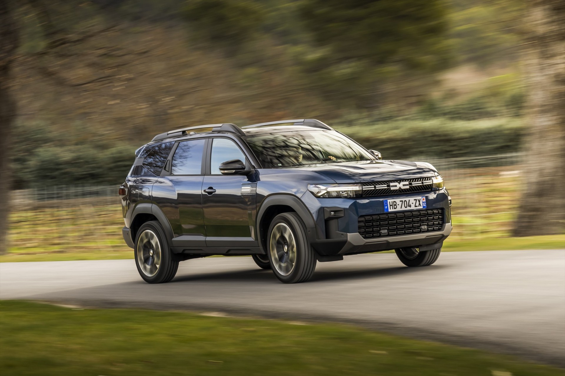 Στην Ελλάδα το νέο Dacia Bigster – Όλες οι τιμές του υβριδικού SUV