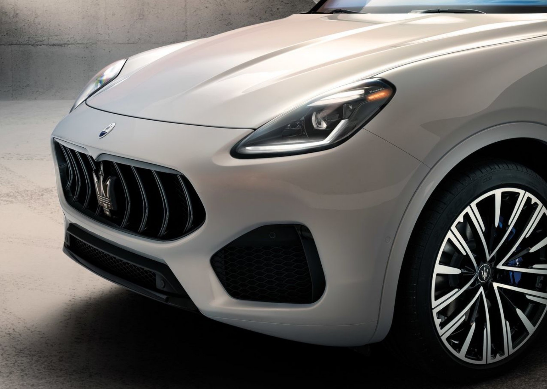 Κολοσσός ενοικιάσεων βγάζει στο σφυρί δεκάδες luxury SUV – Με 35% έκπτωση