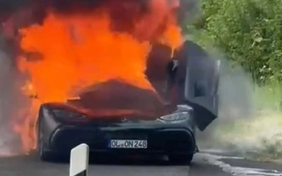 Κάηκε ολοσχερώς η συλλεκτική Mercedes των 2,8 εκατ. – Σε μόλις 275 μονάδες [video]
