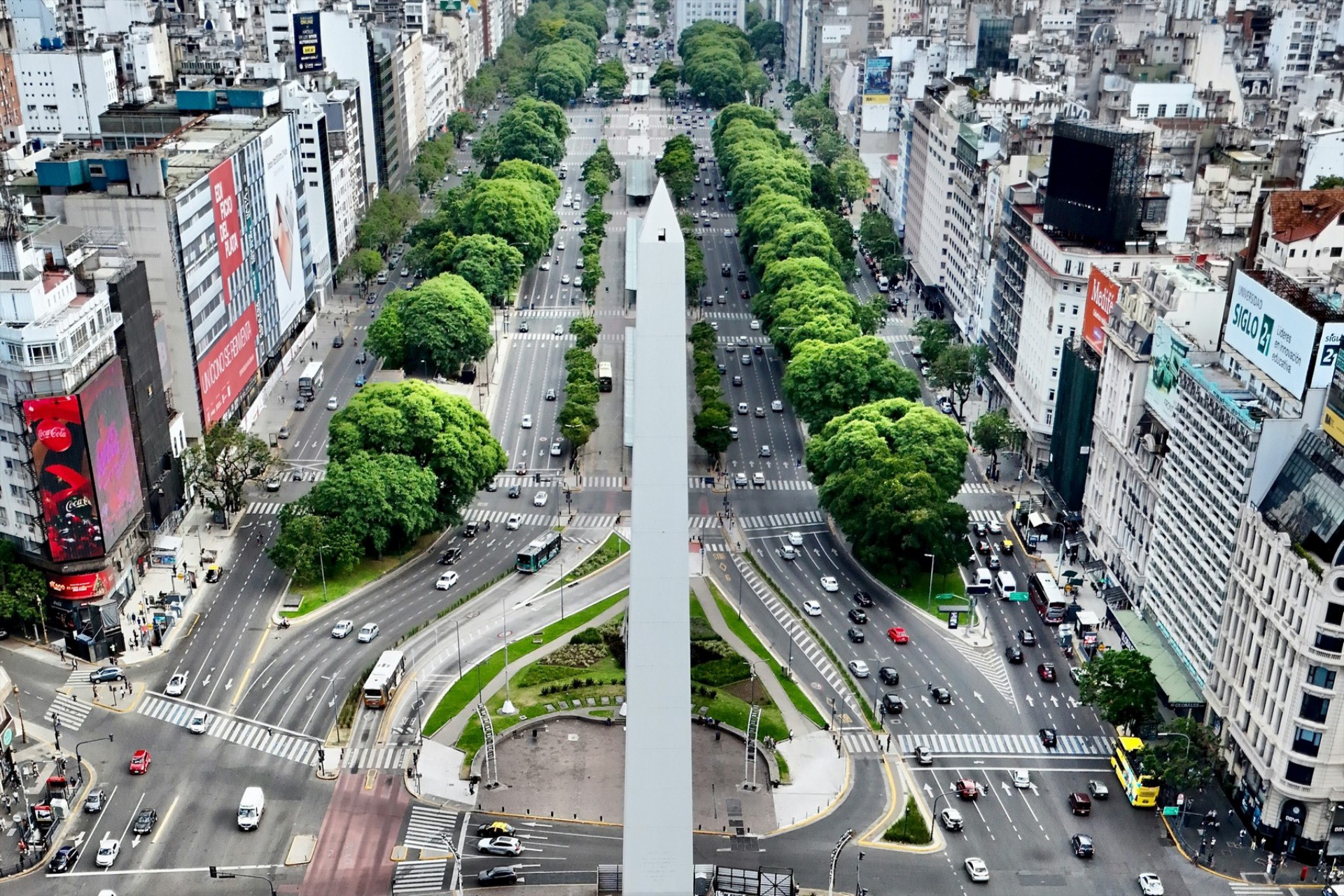 Η μεγαλύτερη λεωφόρος στον κόσμο – Έχει 16 λωρίδες κυκλοφορίας