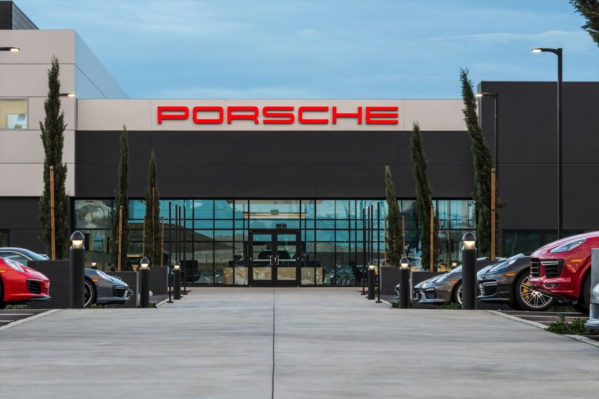 Η Porsche που αγόρασαν 70 Έλληνες - Κοστίζει από 138.000 ευρώ