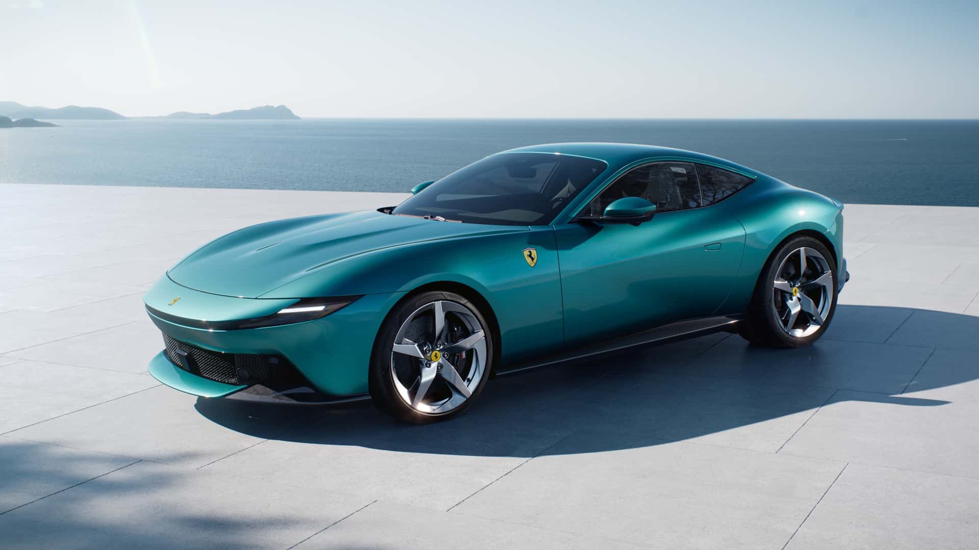 Από τη Roma στο Amalfi – Η νέα Ferrari με τον υπέροχο V8 κινητήρα