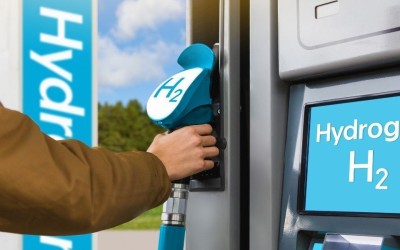 Μπαταρία ή υδρογόνο; Ο γίγαντας της αυτοκινητοβιομηχανίας διάλεξε στρατόπεδο