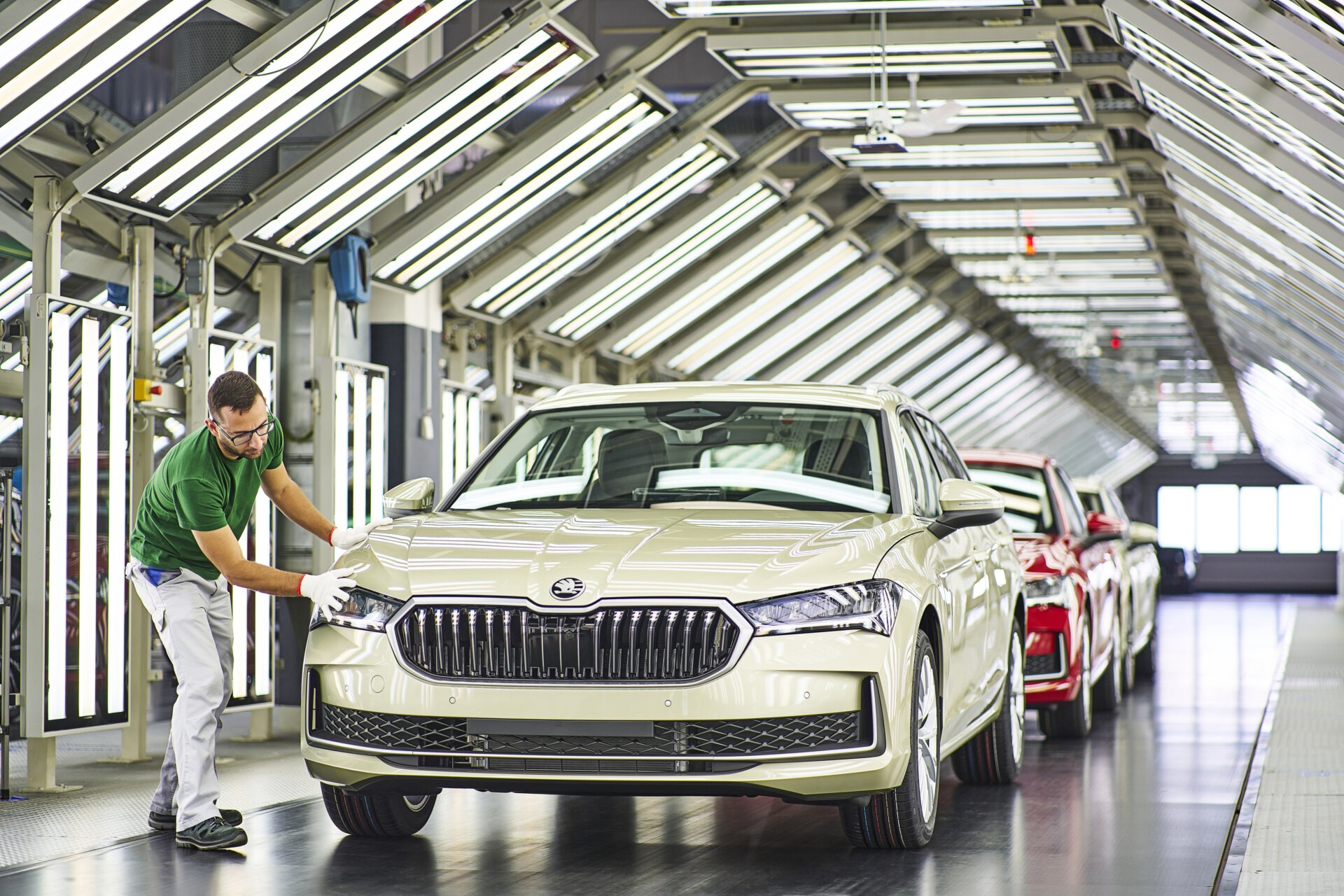 Η Skoda πάει σε άλλο επίπεδο – Θα βάφει 2.600 αυτοκίνητα την ημέρα 